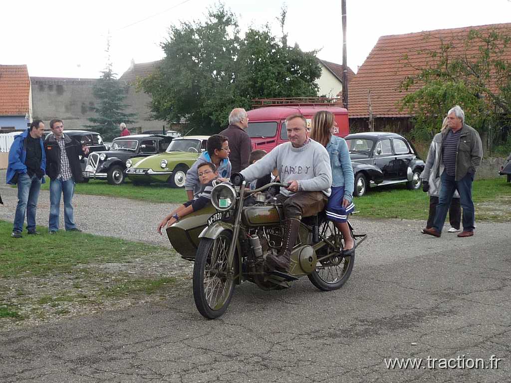 2013_Rustenhart (114).JPG - 06/10/2013 - 68740 RUSTENHART 33ème Randonnée Internationale des Vendanges - Promenade en Motocyclette Harley Davidson avec side-car M-1920